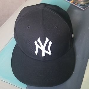 Black Yankee Fitted Hat size 7